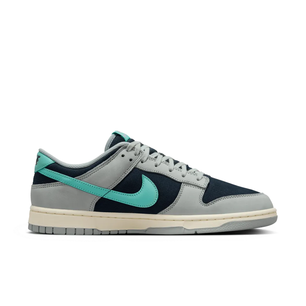 131E32_Nike-Dunk-Low_DARK-OBSIDIAN-GREEN-FROST_FB8895-001_img2