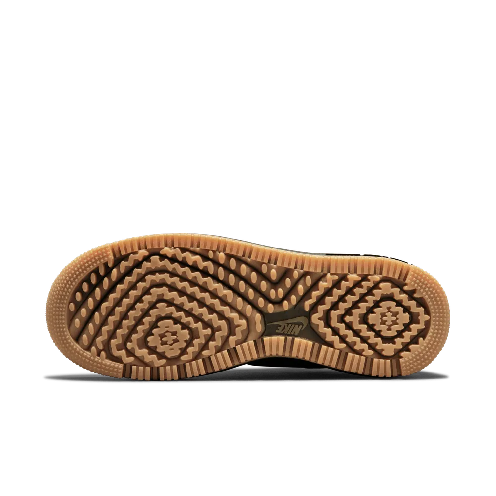 000000_Nike-Air-Force-1-Luxe_BLACK-GUM_DB4109-001_img1