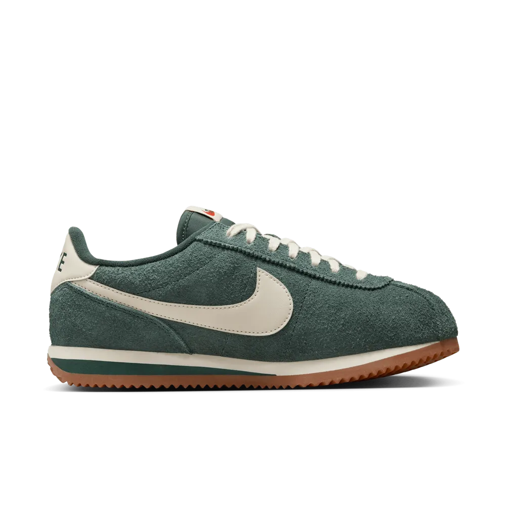 3E4945_Nike-Cortez-Vintage-Suede-WMNS_VINTAGE-GREEN_FJ2530-301_img2