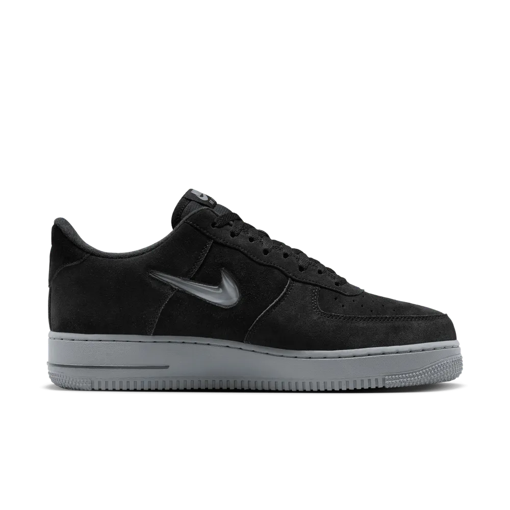 000000_Nike-Air-Force-1-Low_BLACK-SUEDE_HQ3827-002_img3