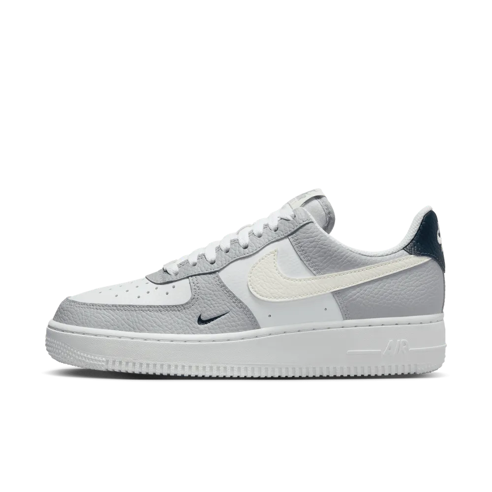 ABADAE_Nike-Air-Force-1-'07-WMNS_WOLF-GREY_HV2376-001_img1