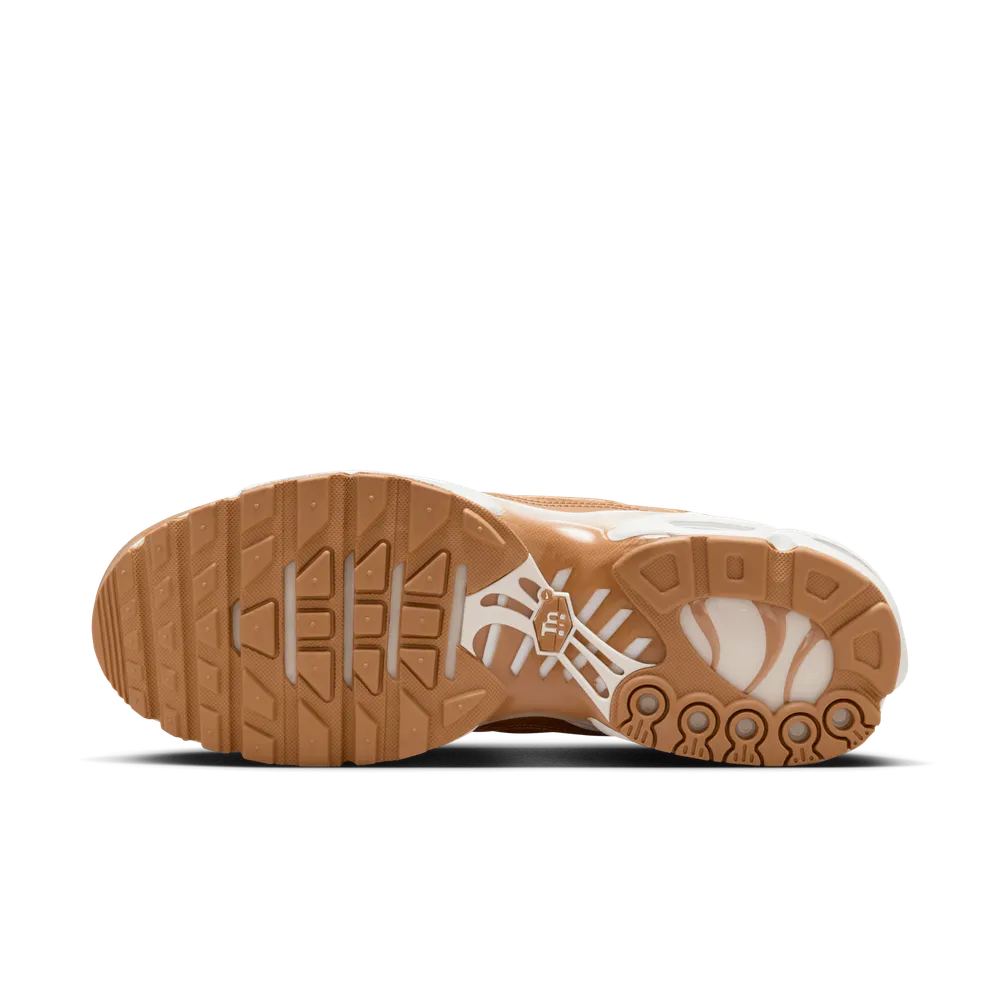 7F491B_Nike-Air-Max-Plus_FLAX_FZ8815-200_img1