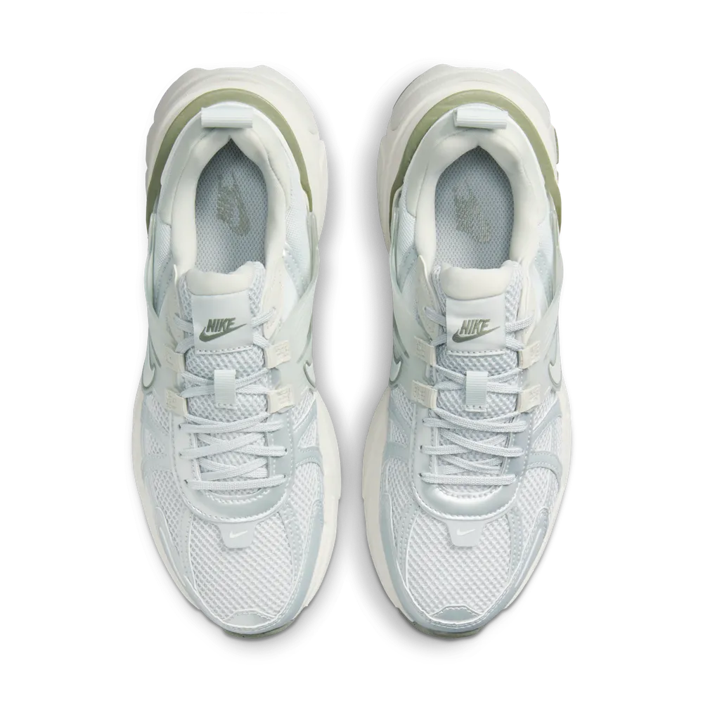 A9B5B6_Nike-V2K-Run_PHOTON-DUST-LIGHT-SILVER_FD0736-006_img3