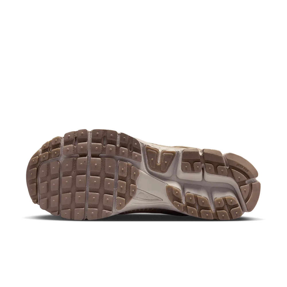 625048_Nike-Zoom-Vomero-5_KHAKI_HV2529-200_img1