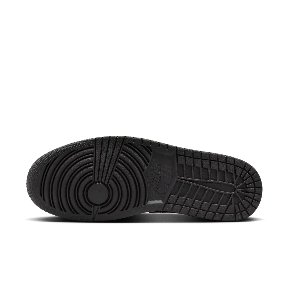 BBA47E_Air-Jordan-1-Low-SE_COCONUT-MILK-BLACK_HQ3437-101_img1