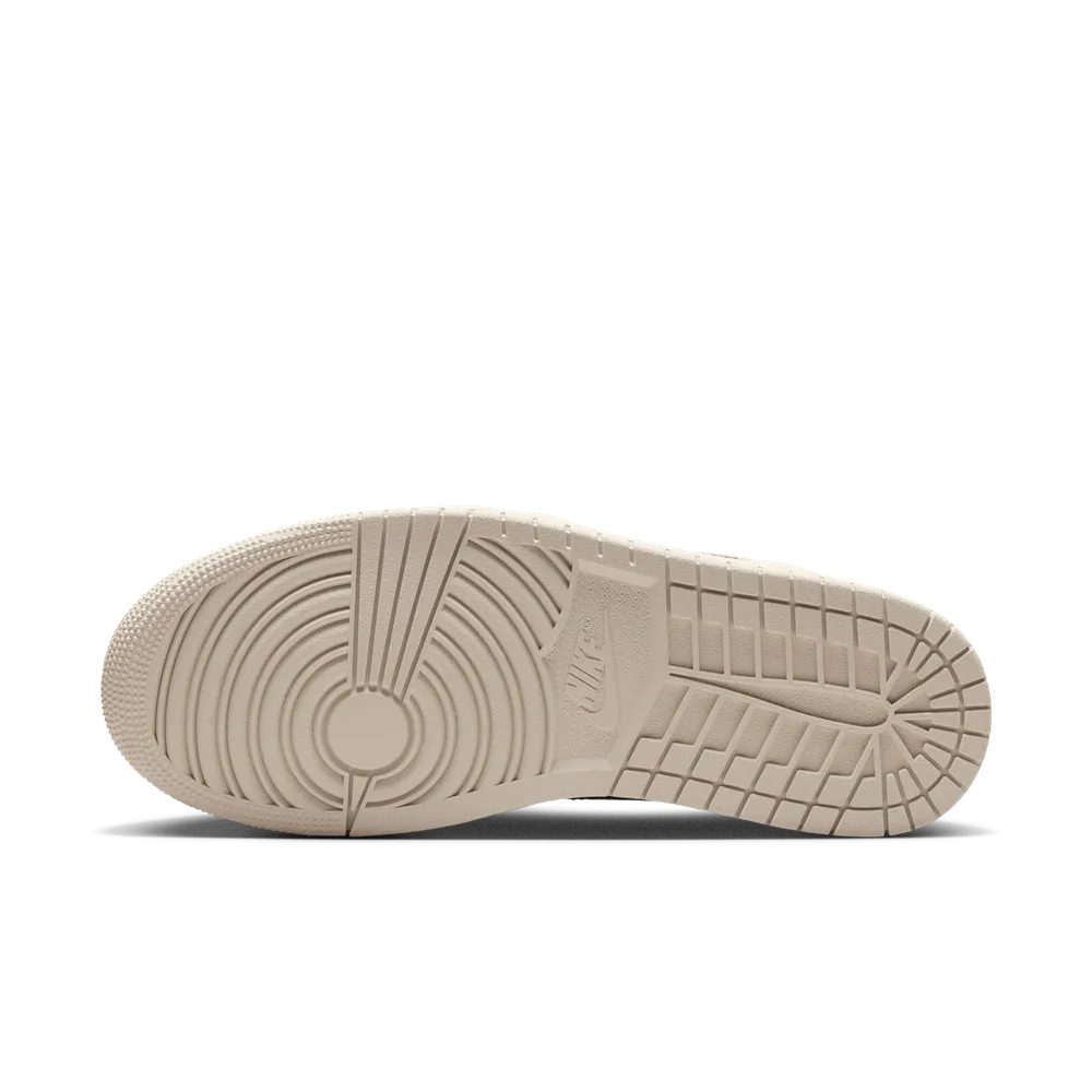 B3AA9B_Air-Jordan-1-Low-SE_SANDDRIFT-GLACIER-BLUE_HQ3440-101_img1