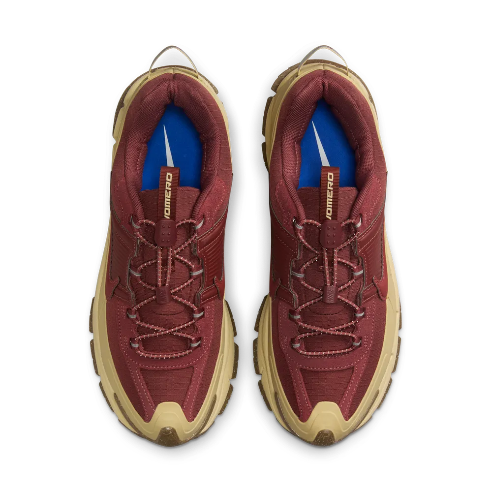 90413E_Nike-Zoom-Vomero-Roam_TEAM-GOLD-BURGUNDY_HQ2181-700_img3