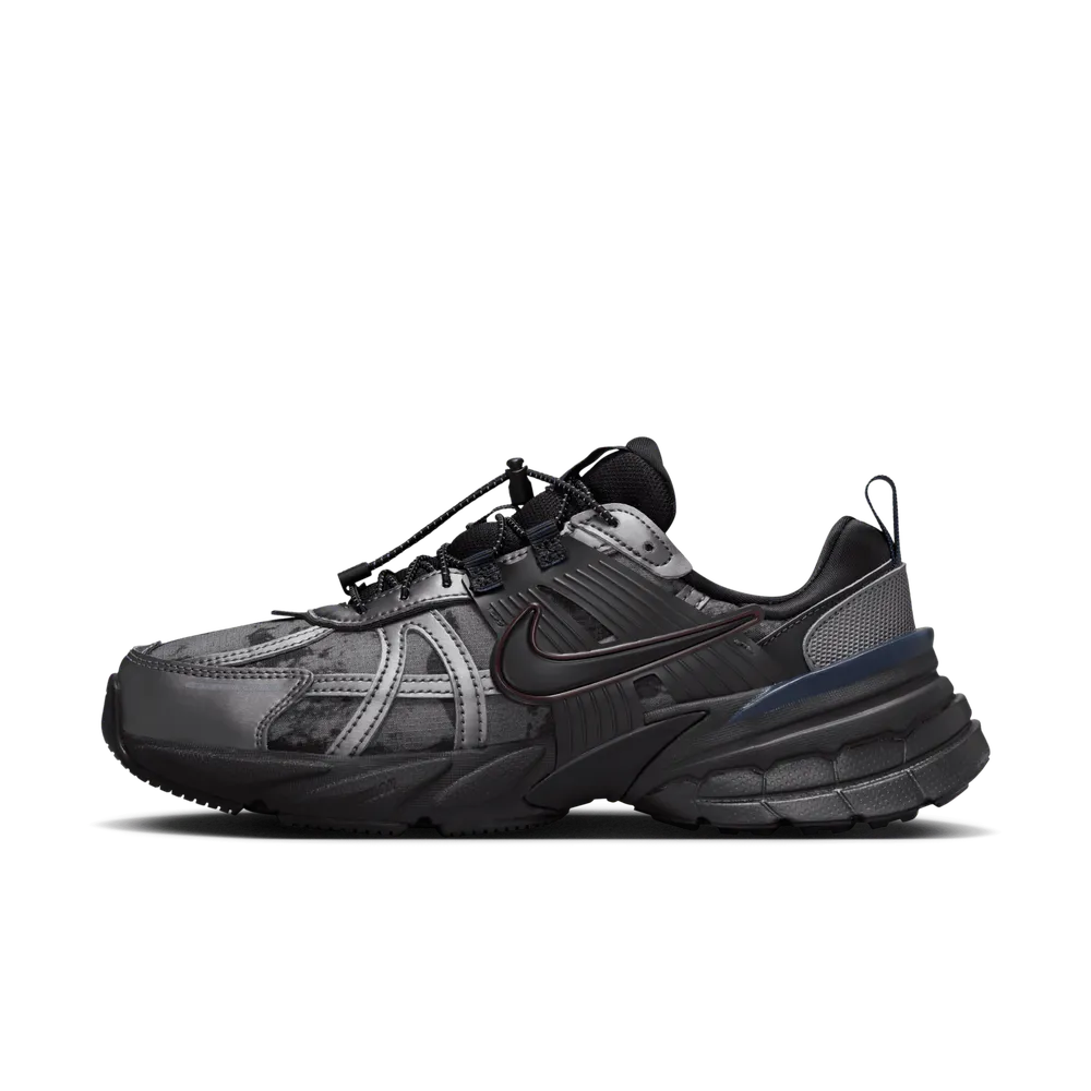 5A575D_Nike-V2K-Run_METALLIC-DARK-GREY_HQ4053-001_img0
