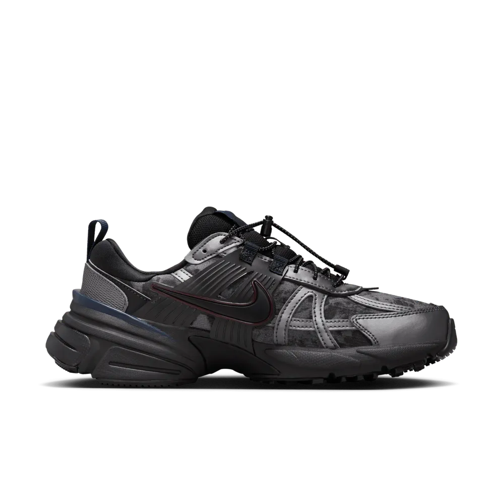 5A575D_Nike-V2K-Run_METALLIC-DARK-GREY_HQ4053-001_img2