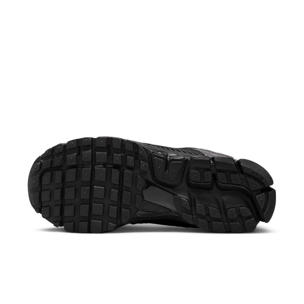 4D2C37_Nike-Zoom-Vomero-5-WMNS_BURGUNDY-NAVY_HQ4052-600_img2