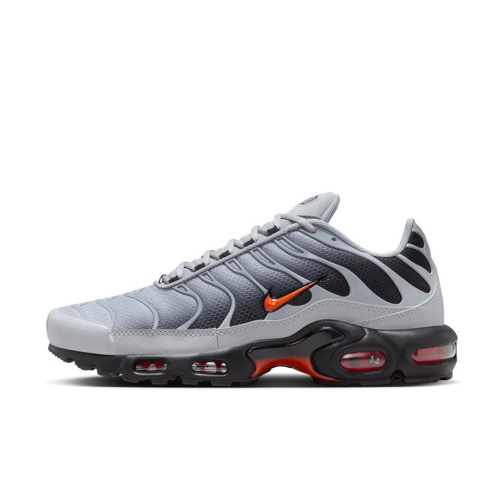 8F9399_Nike-Air-Max-Plus_GREY-PICANTE-RED_DM0032-011_img0