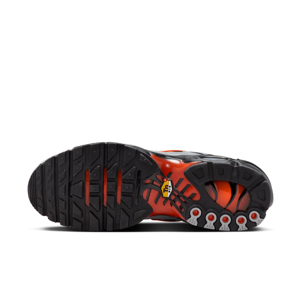 8F9399_Nike-Air-Max-Plus_GREY-PICANTE-RED_DM0032-011_img1