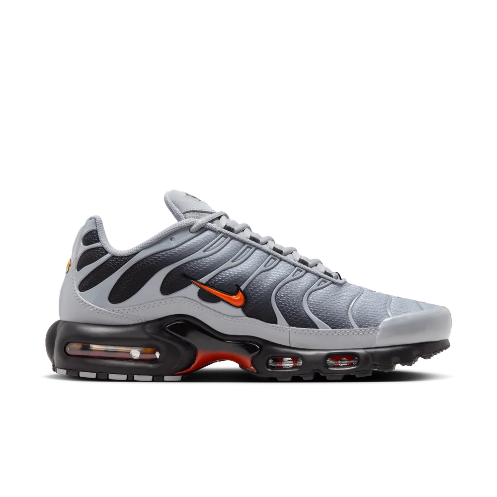 8F9399_Nike-Air-Max-Plus_GREY-PICANTE-RED_DM0032-011_img2