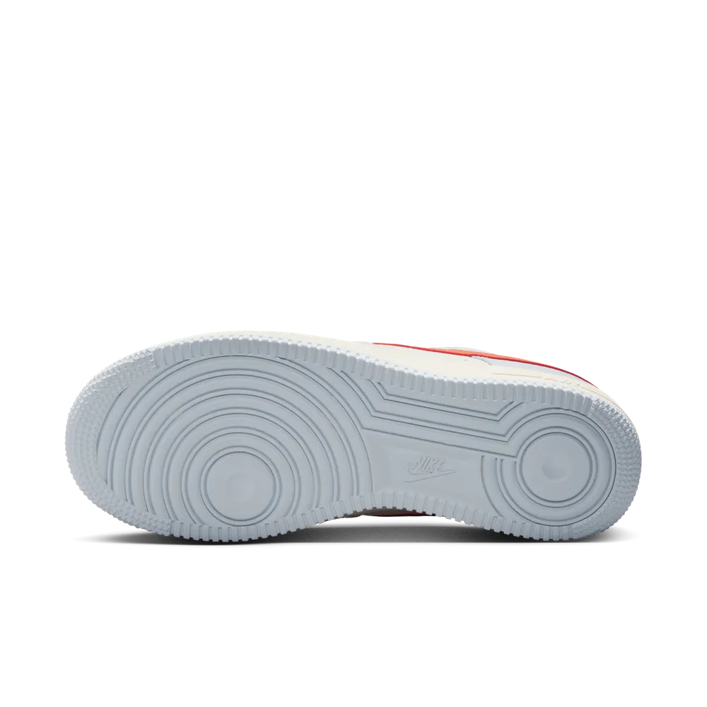 A0A7B3_Nike-Air-Force-1-'07_FOOTBALL-GREY-CORAL_HV0843-085_img2