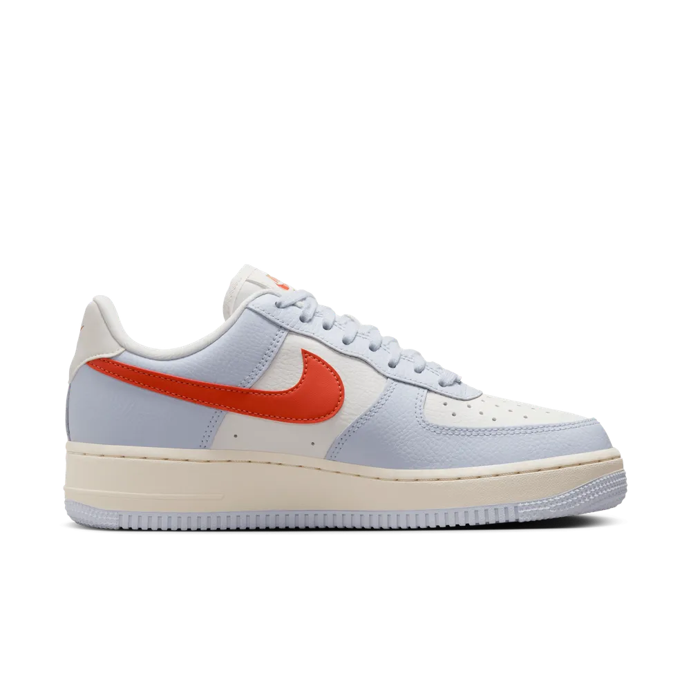 A0A7B3_Nike-Air-Force-1-'07_FOOTBALL-GREY-CORAL_HV0843-085_img3
