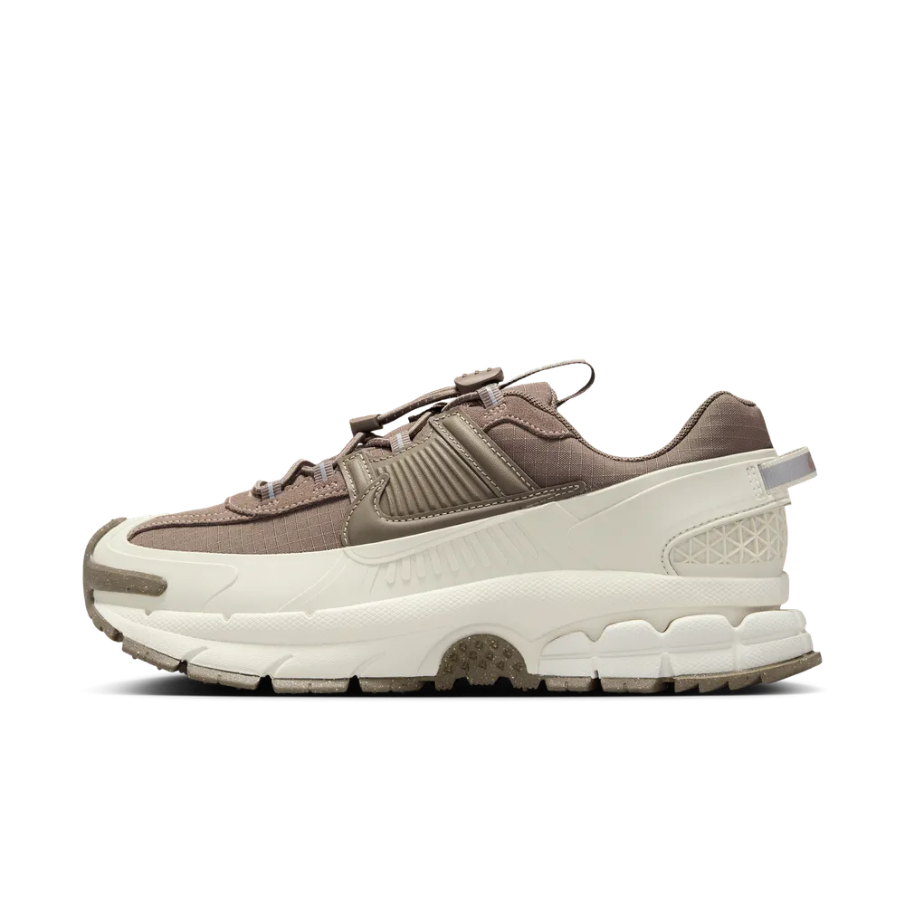 958272_Nike-Zoom-Vomero-Roam_MINK-BROWN_HQ2181-006_img0
