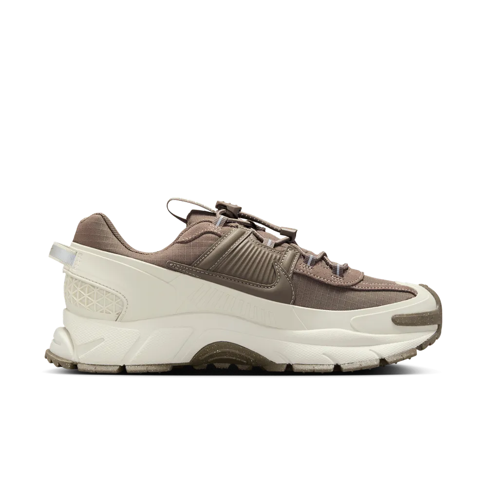 958272_Nike-Zoom-Vomero-Roam_MINK-BROWN_HQ2181-006_img2