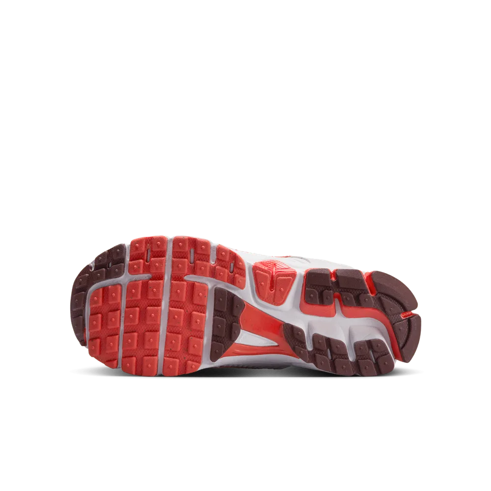 AE1728_Nike-Zoom-Vomero-5-GS_VALENTINE'S-DAY-_HV5171-121_img1