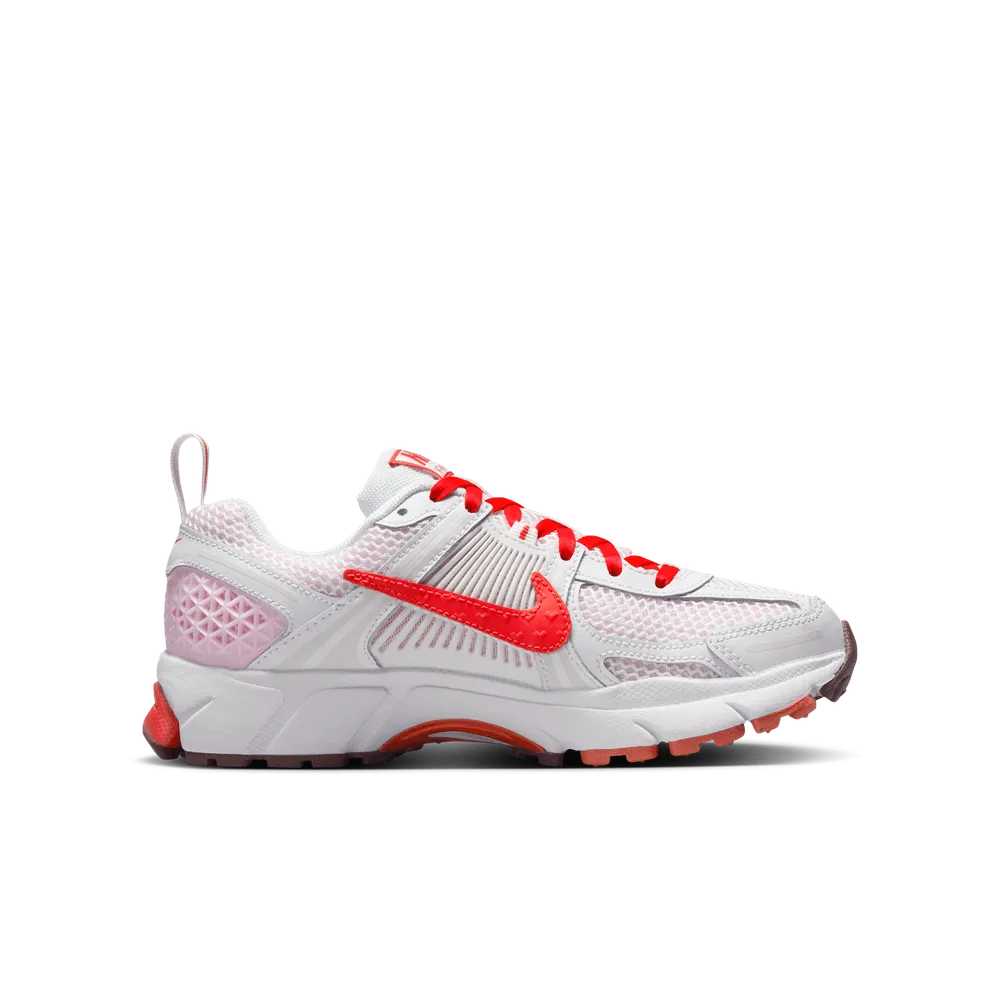 AE1728_Nike-Zoom-Vomero-5-GS_VALENTINE'S-DAY-_HV5171-121_img2