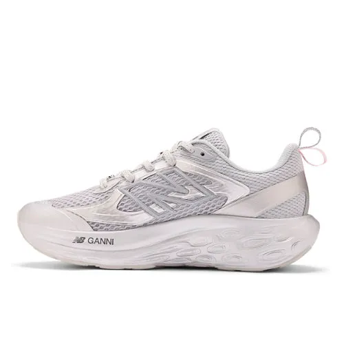 9FA4A7_GANNI-x-New-Balance-Fresh-Foam-Trainer_SILVER-METALLIC_UTRNGA_img1