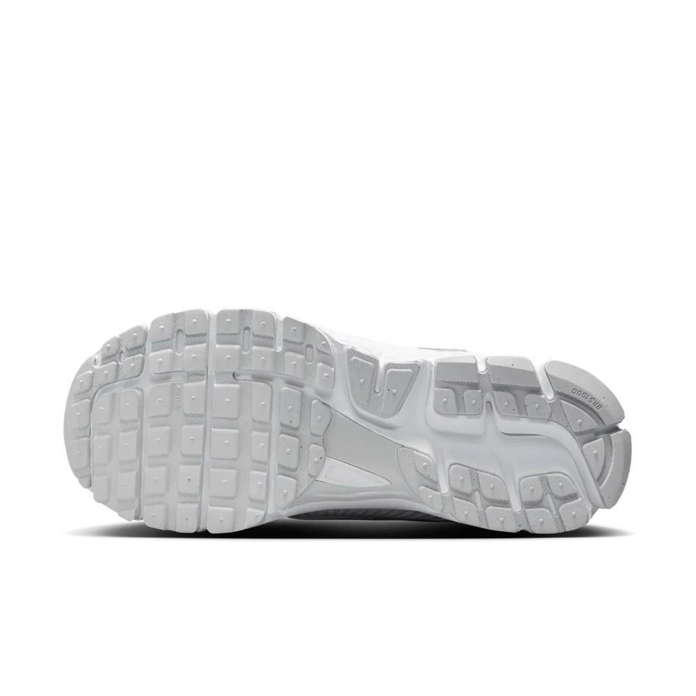 999999_Nike-Zoom-Vomero-5-WMNS_CHROME-TOE_HF7723-100_img1