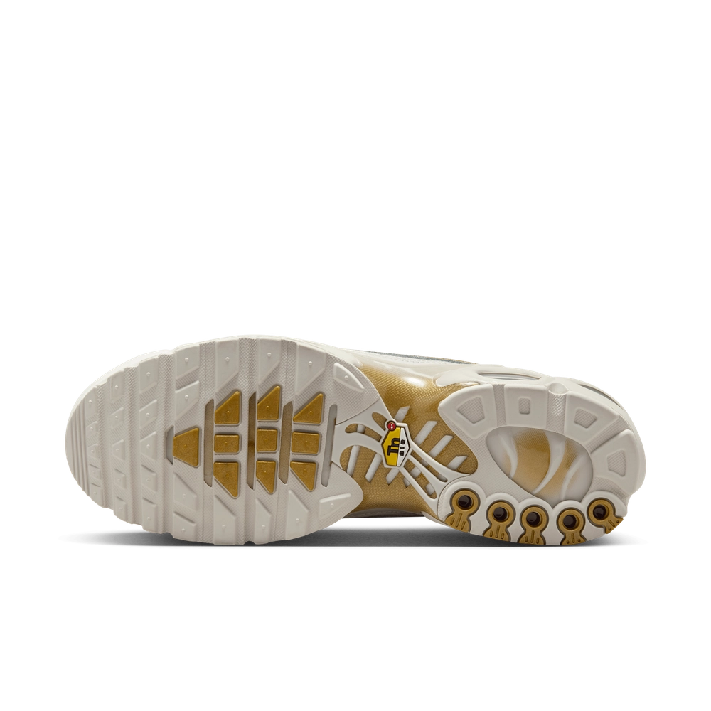 8C6F3F_Nike-Air-Max-Plus-Tiempo_METALLIC-GOLD_HV2541-001_img1
