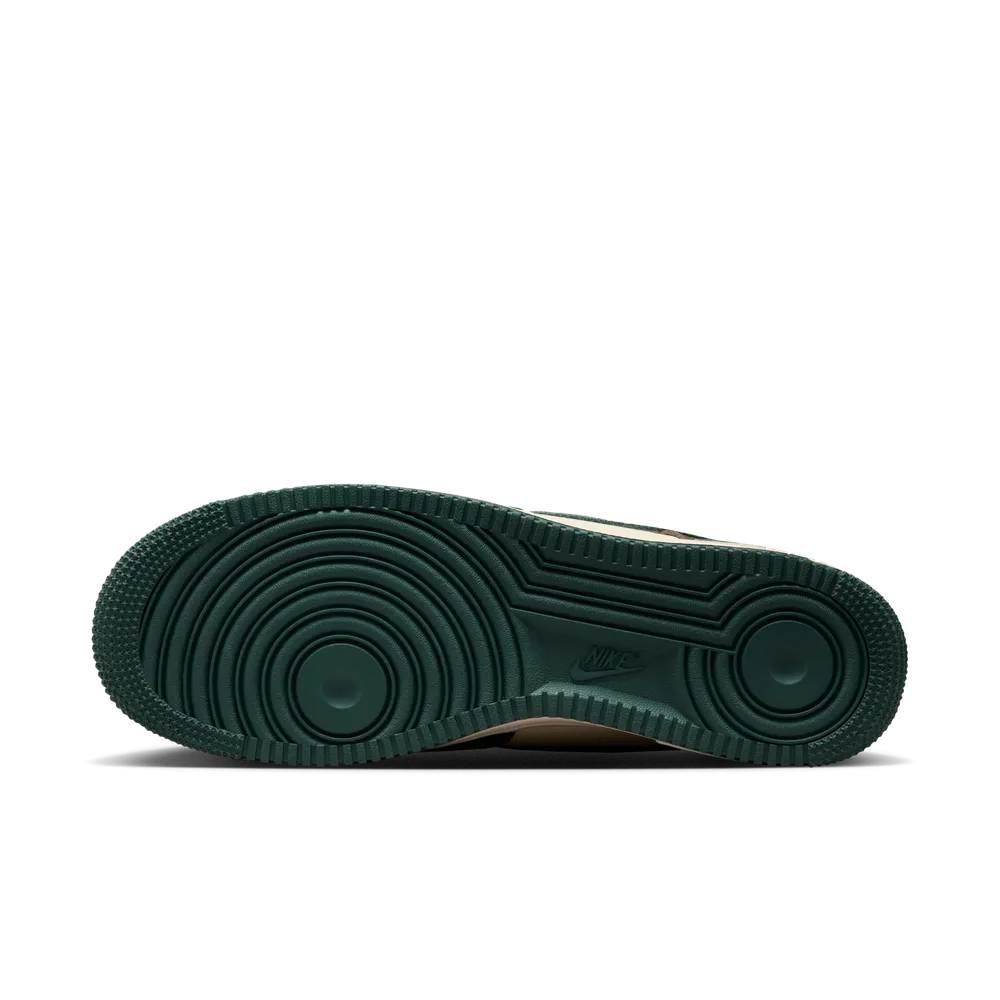 391014_Nike-Air-Force-1-Low-'07-LV8_DARK-TEAM-RED-VINTAGE-GREEN_HQ3612-113_img1