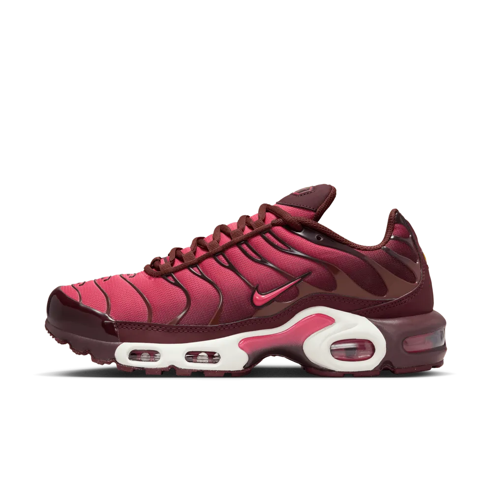 A03047_Nike-Air-Max-Plus_BURGUNDY-CRUSH_HQ4048-600_img0