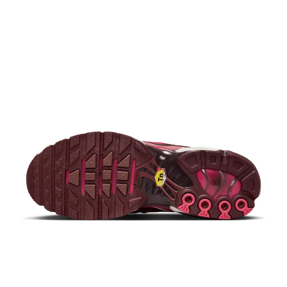 A03047_Nike-Air-Max-Plus_BURGUNDY-CRUSH_HQ4048-600_img1