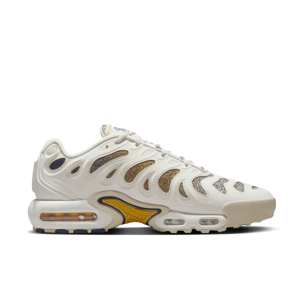 DFD8CC_Paris-Saint-Germain-x-Nike-Air-Max-Plus-Drift_WHEAT-GOLD_FZ4748-100_img2