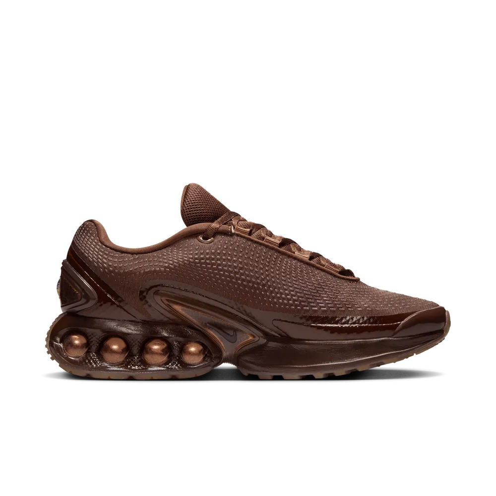 412422_Isamaya-Ffrench-x-Nike-Air-Max-Dn-WMNS_LIGHT-CHOCOLATE_HQ3837-200_img2