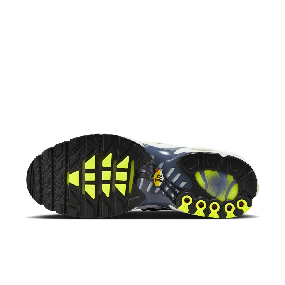 2A3F52_Nike-Air-Max-Plus_WAVE-GRID_HV6227-001_img1