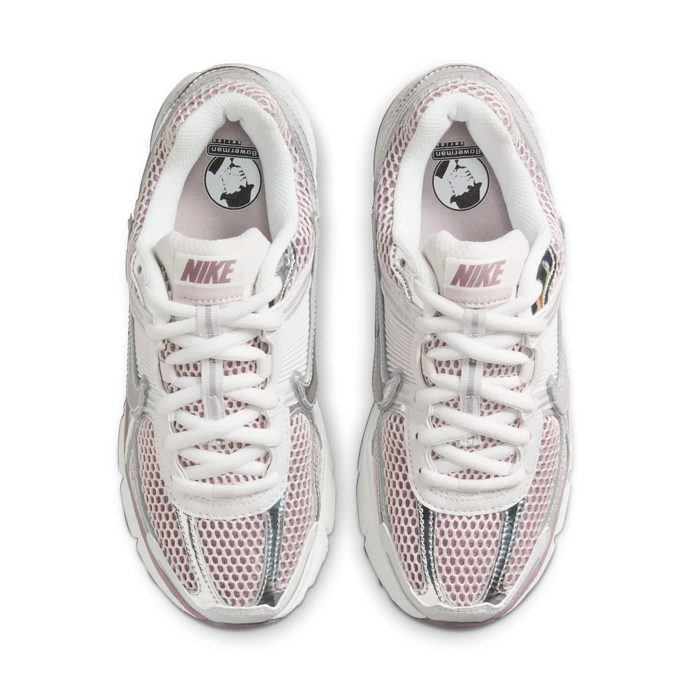 897F7E_Nike-Zoom-Vomero-5_CHROME-PLATINUM-VIOLET_HV6417-001_img3