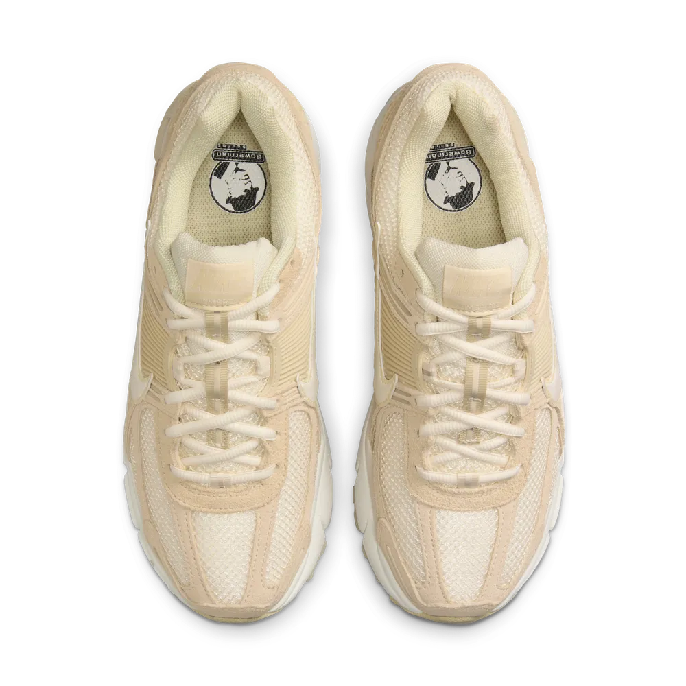 C1AA8E_Nike-Zoom-Vomero-5-WMNS_BEACH_HQ0458-200_img3