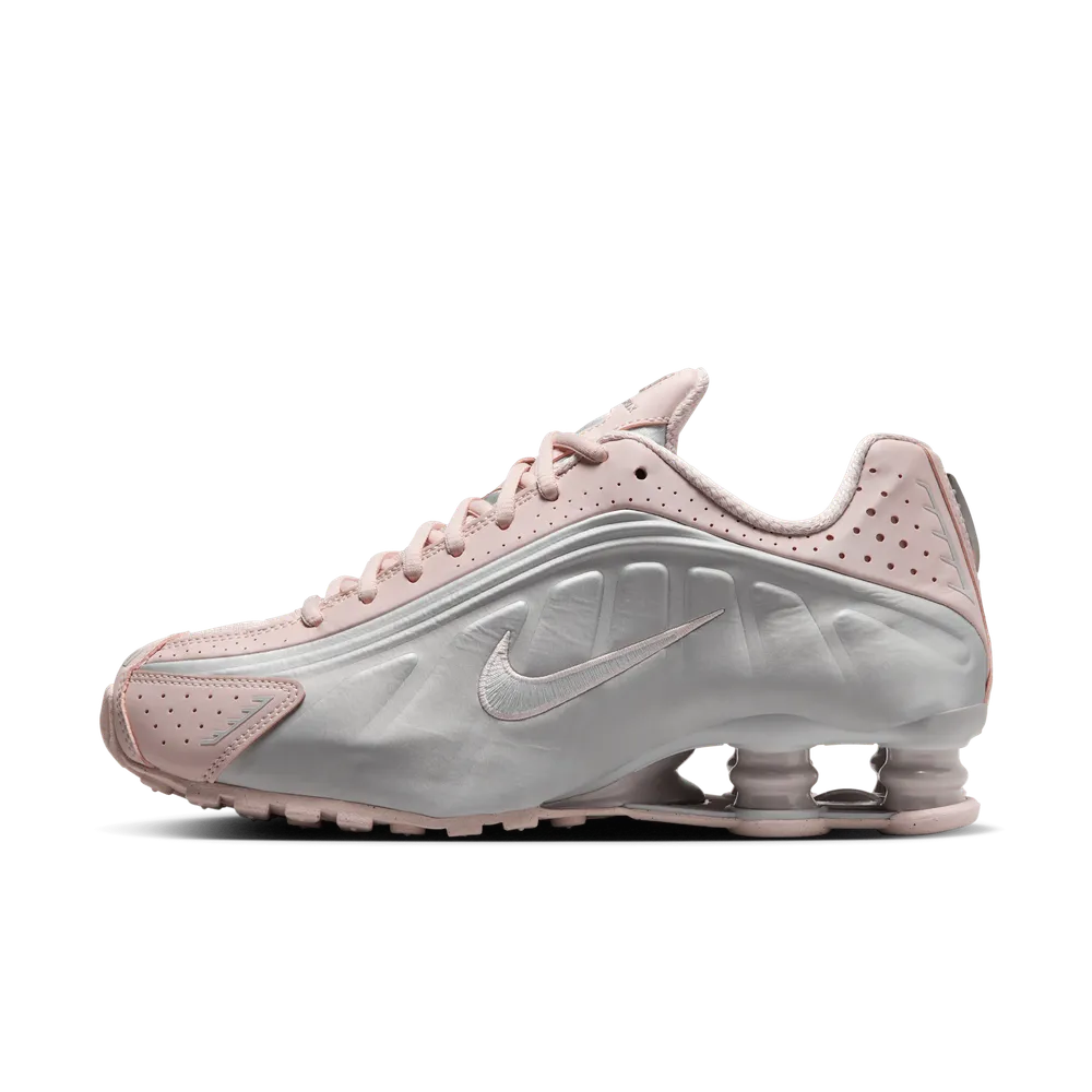 D8C8C8_Nike-Shox-R4_BARELY-ROSE_AR3565-600_img0