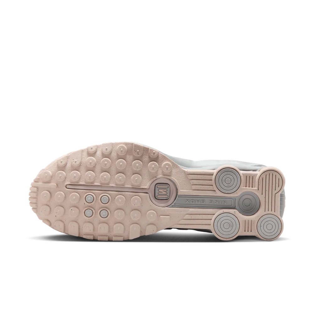 D8C8C8_Nike-Shox-R4_BARELY-ROSE_AR3565-600_img1