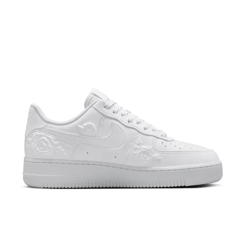 000000_Nike-Air-Force-1-Low_WHITE-ROSES_HF2016-100_img2