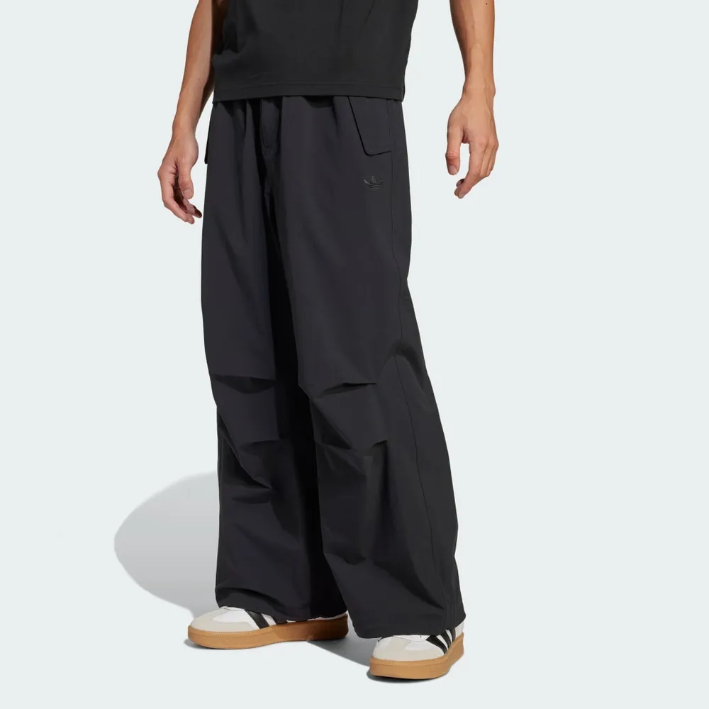 000000_adidas-Premium-Essentials-Utility-Parachute-Pants_BLACK_JD2111_img0