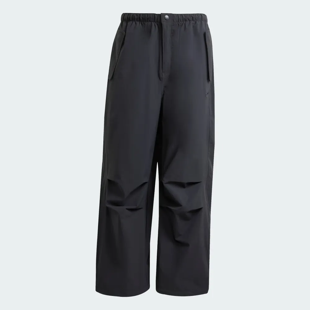 000000_adidas-Premium-Essentials-Utility-Parachute-Pants_BLACK_JD2111_img2