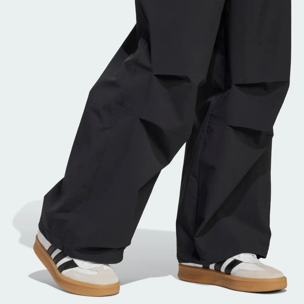 000000_adidas-Premium-Essentials-Utility-Parachute-Pants_BLACK_JD2111_img3