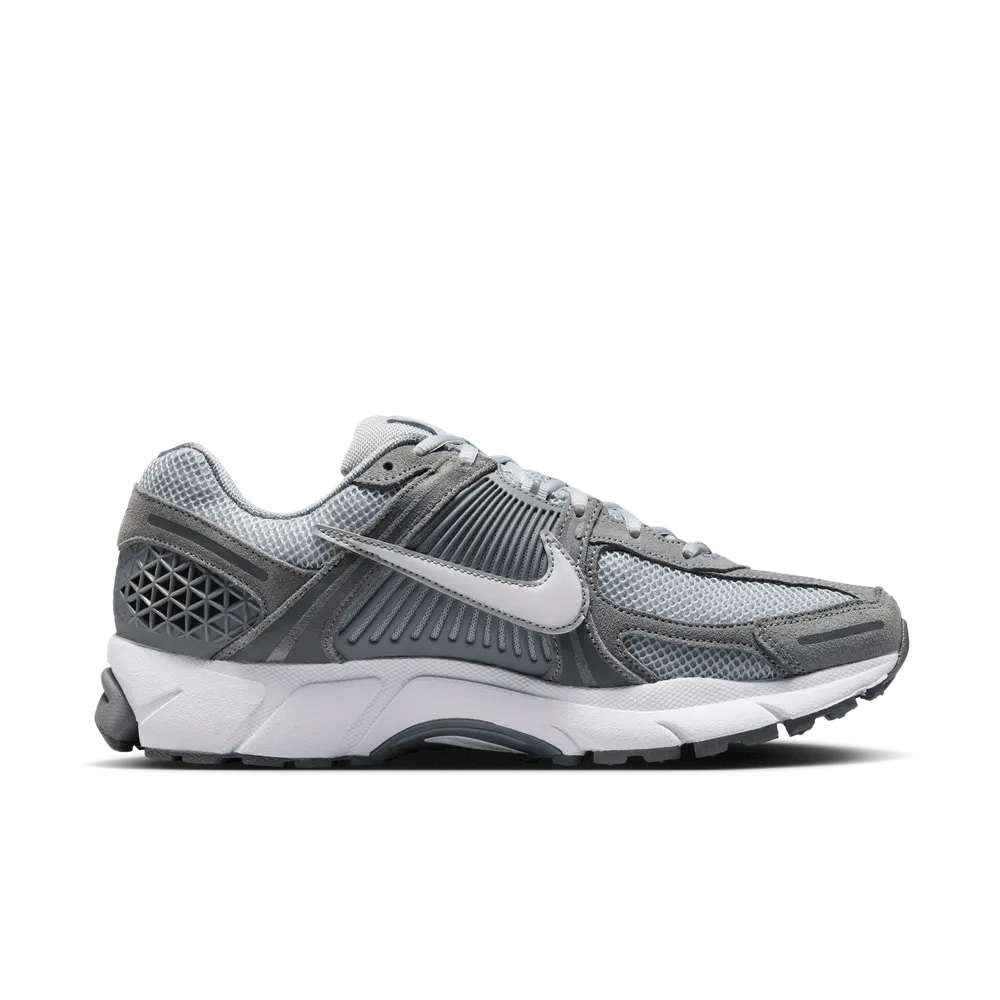 313034_Nike-Zoom-Vomero-5_COOL-GREY_HF1553-003_img2