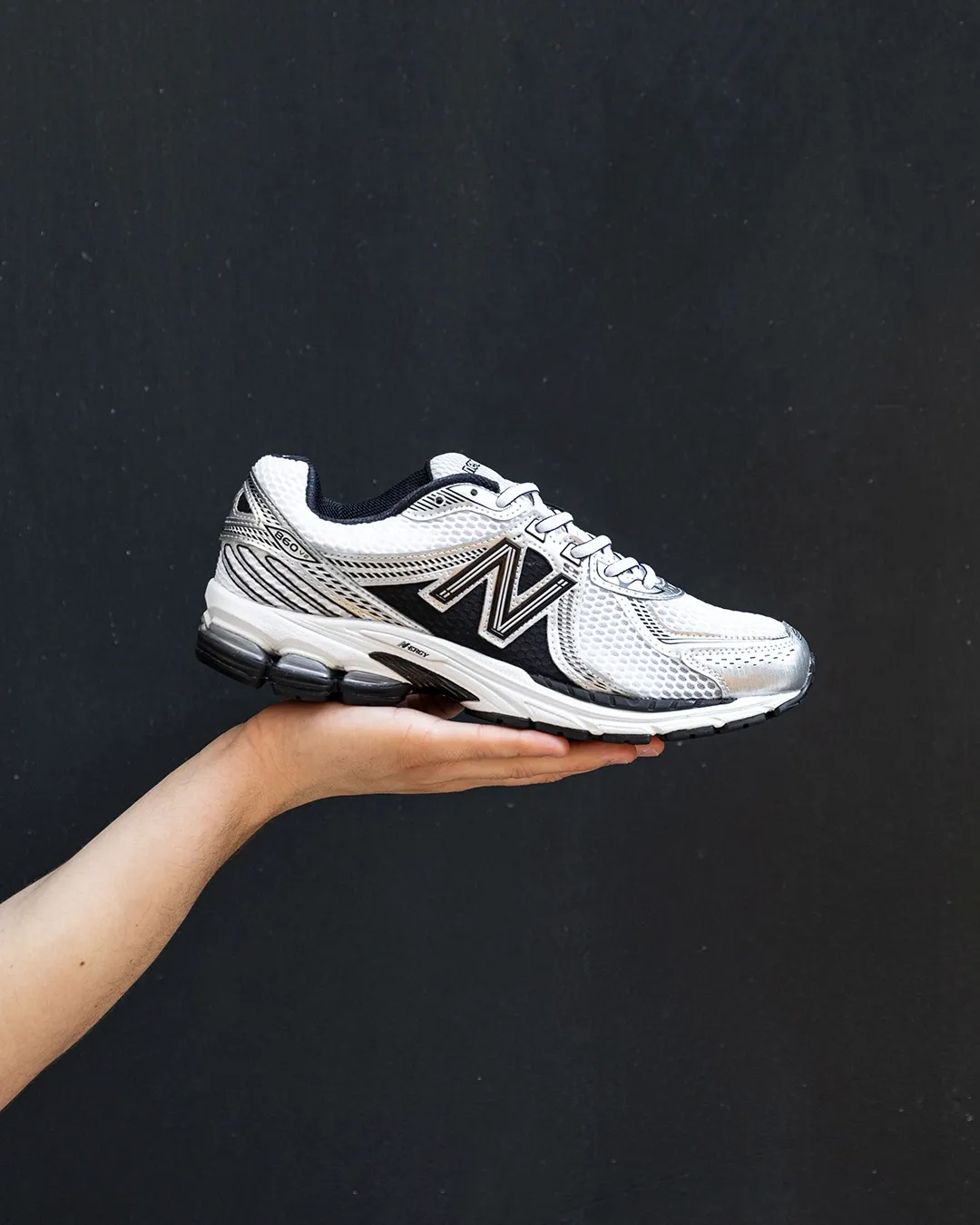 nb 860v2 white black
