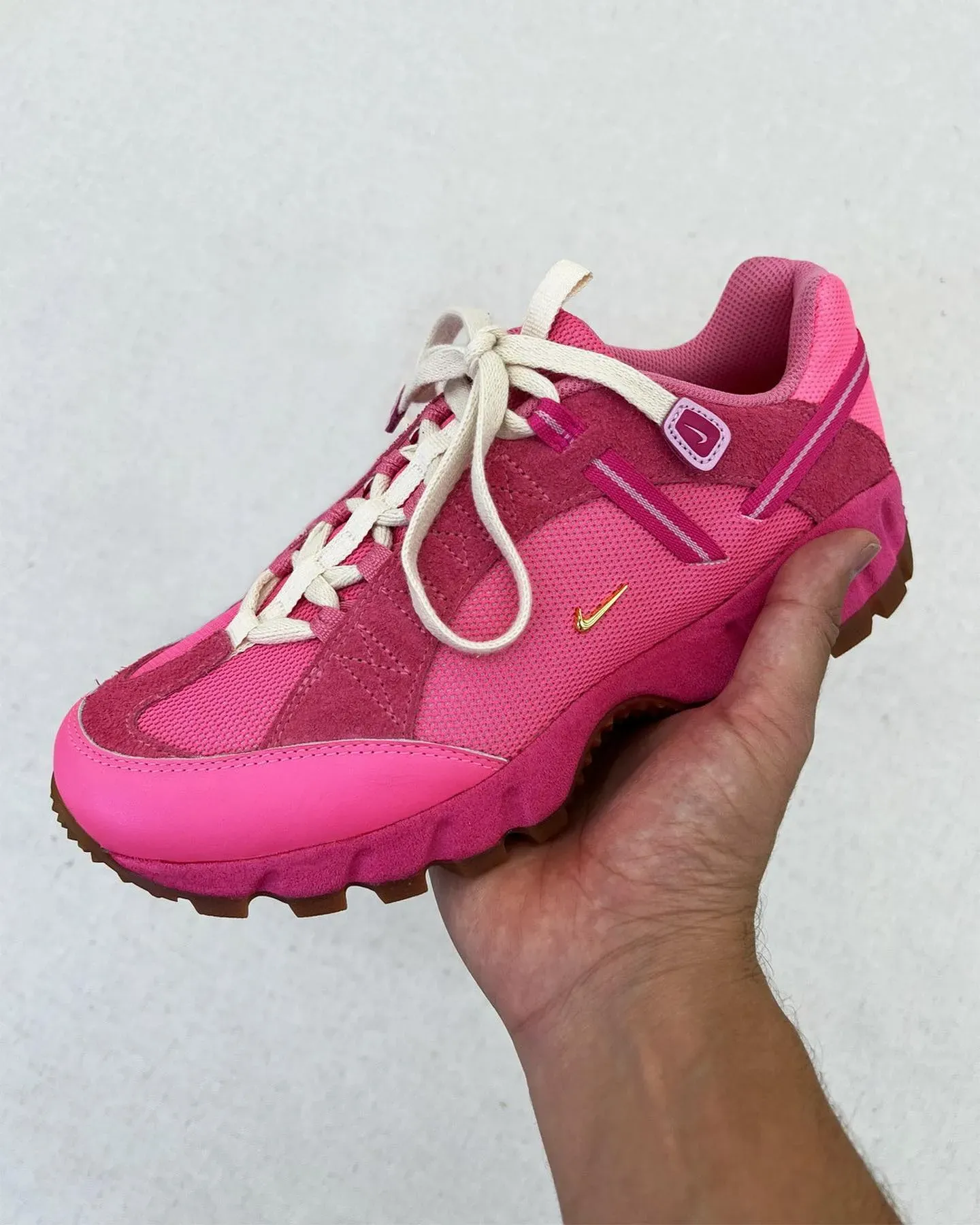 jacquemus nike air humara pink