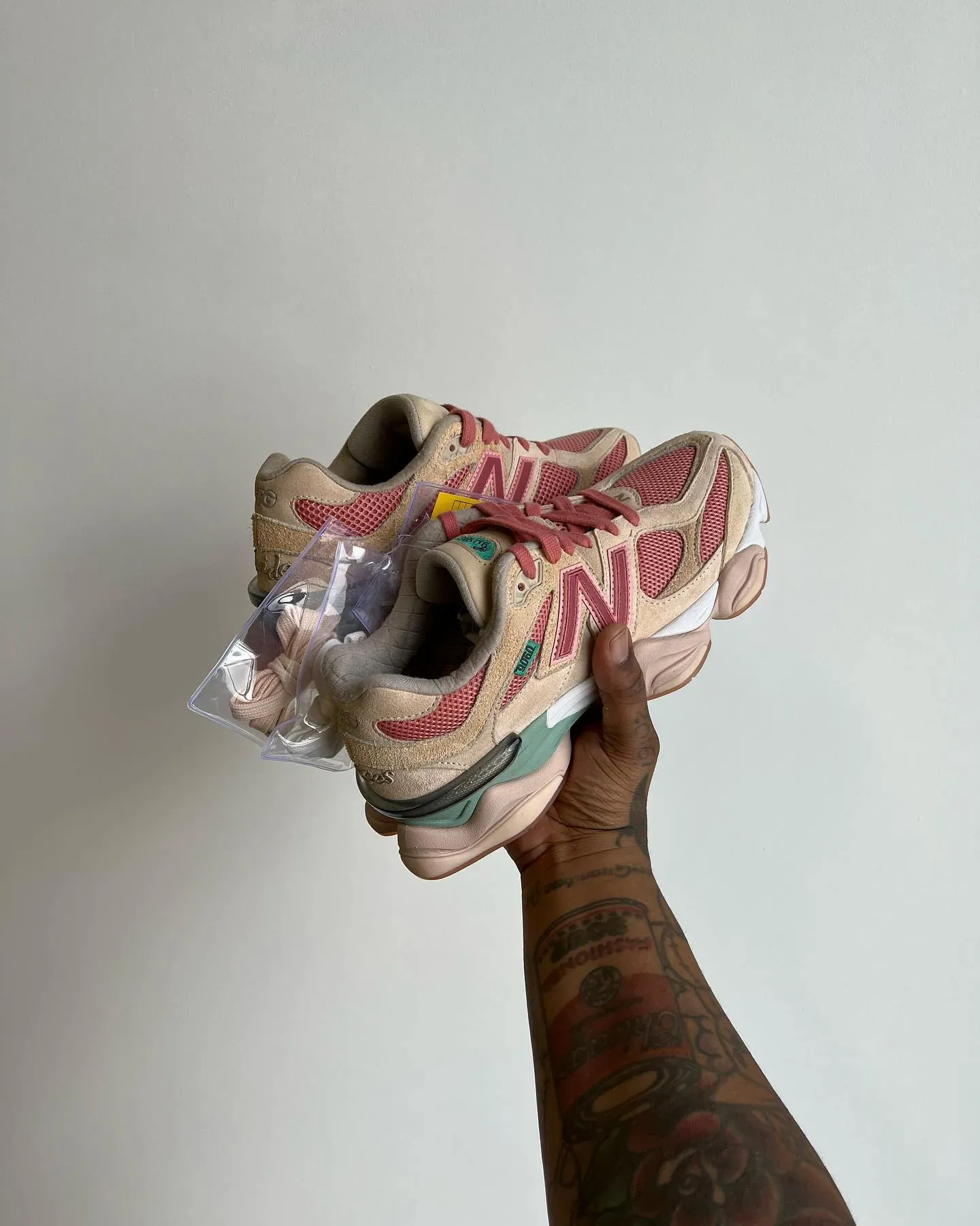 joe freshgoods new balance 9060 inside voices penny cookie pink U9060JF1
