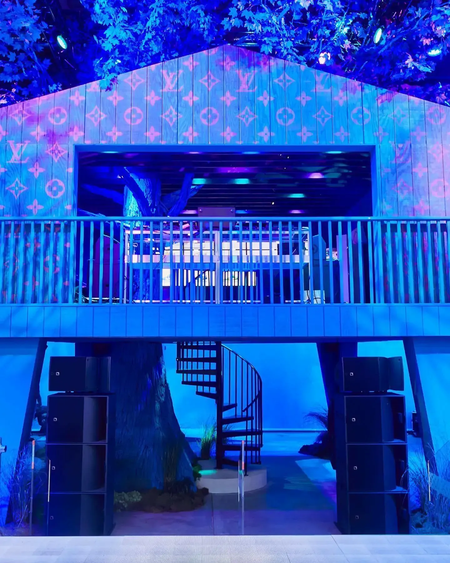 louis vuitton air force 1 exposition cabane