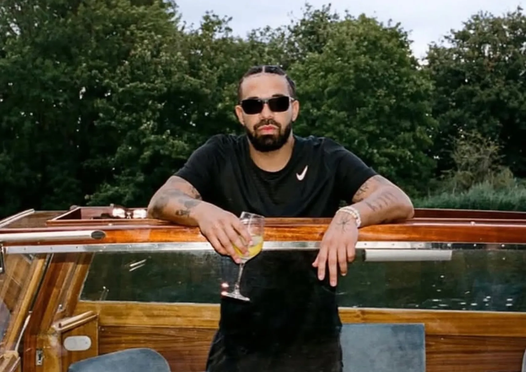 Drake revisite la Nike Mind 001 pour Nocta Manor