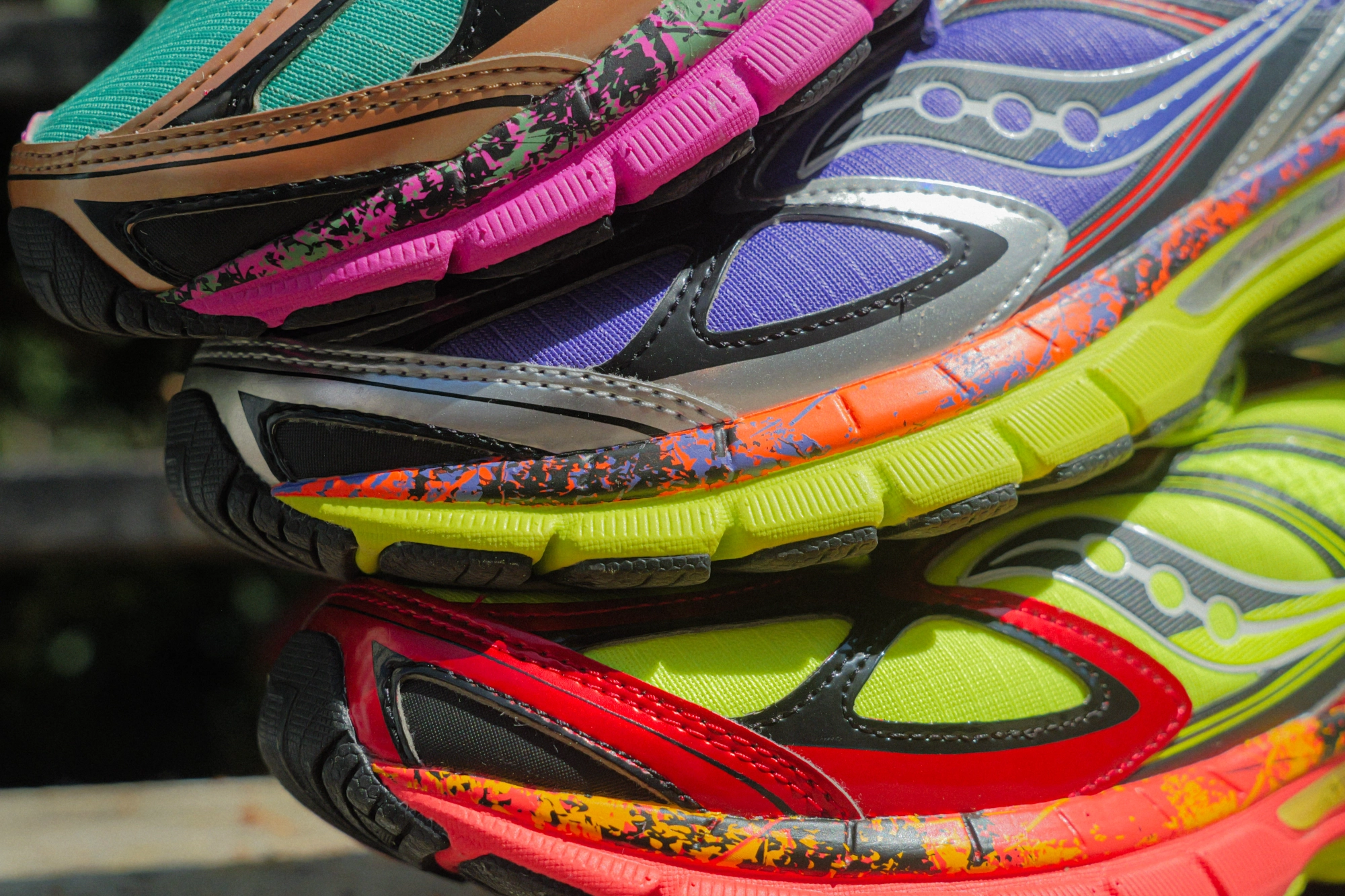 Saucony brings back its Guide 7 in a motocross version signed Hi-Octane