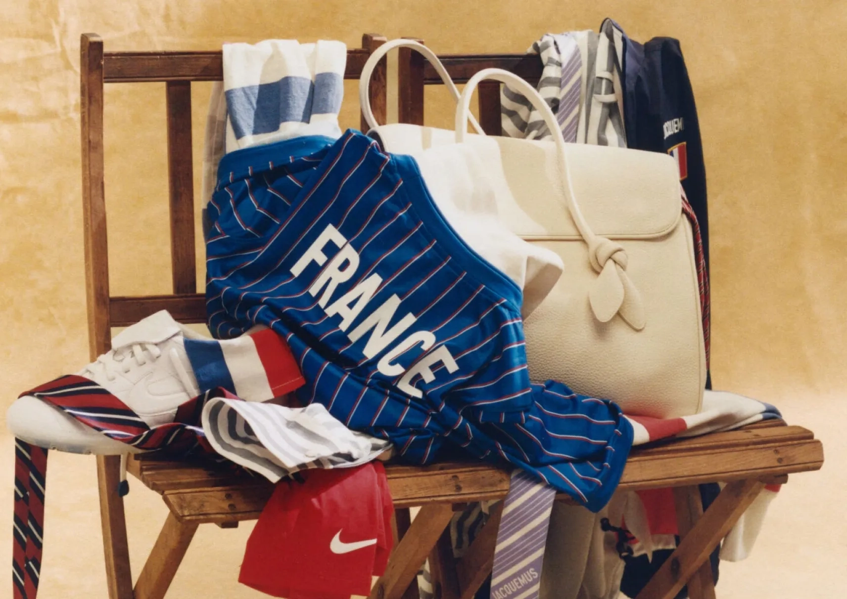 Jacquemus signe sa première collection avec Nike Football