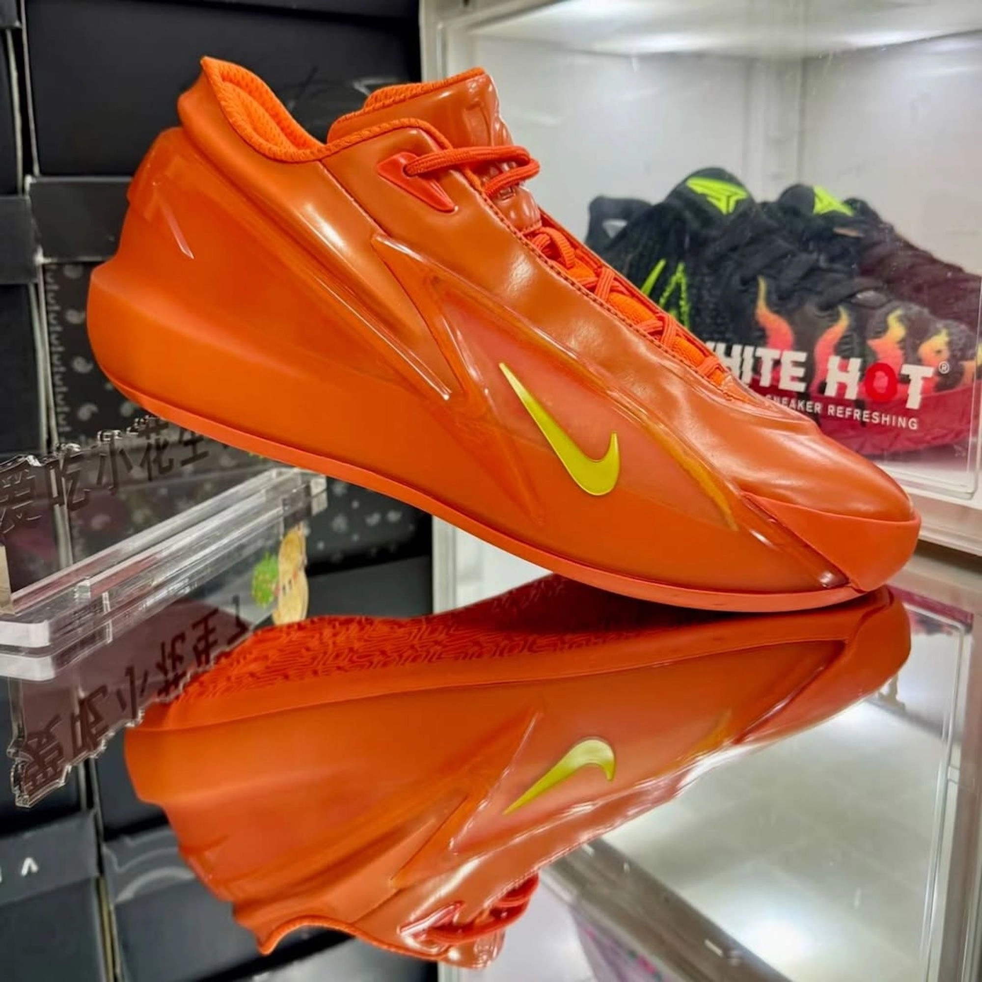 NOCTA Nike KD 19 orange vue de profil avec Swoosh jaune