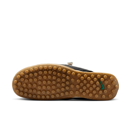 jacquemus-nike-jacumoon-off-noir-hv8547-001_KtDIvP